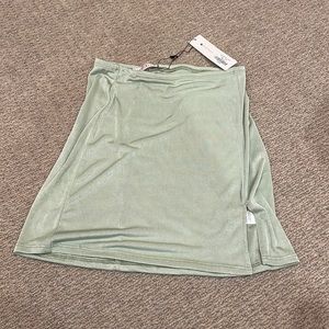 Geeen mini skirt with slit